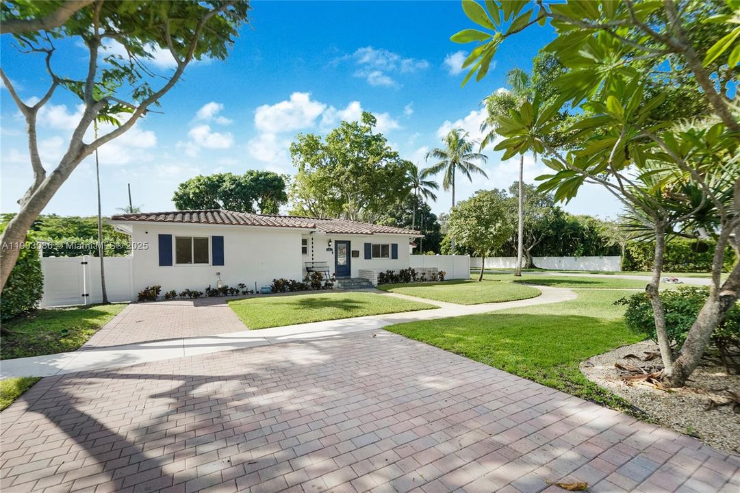 Recently Sold: $1,049,000 (3 beds, 2 baths, 1347 Square Feet)