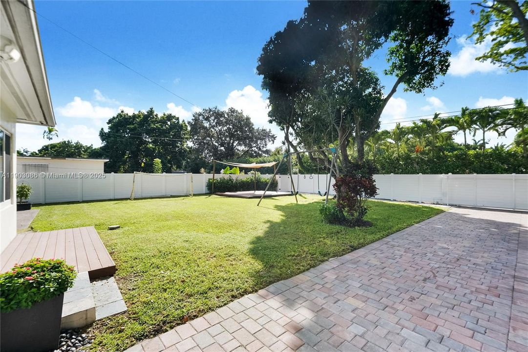 Recently Sold: $1,049,000 (3 beds, 2 baths, 1347 Square Feet)