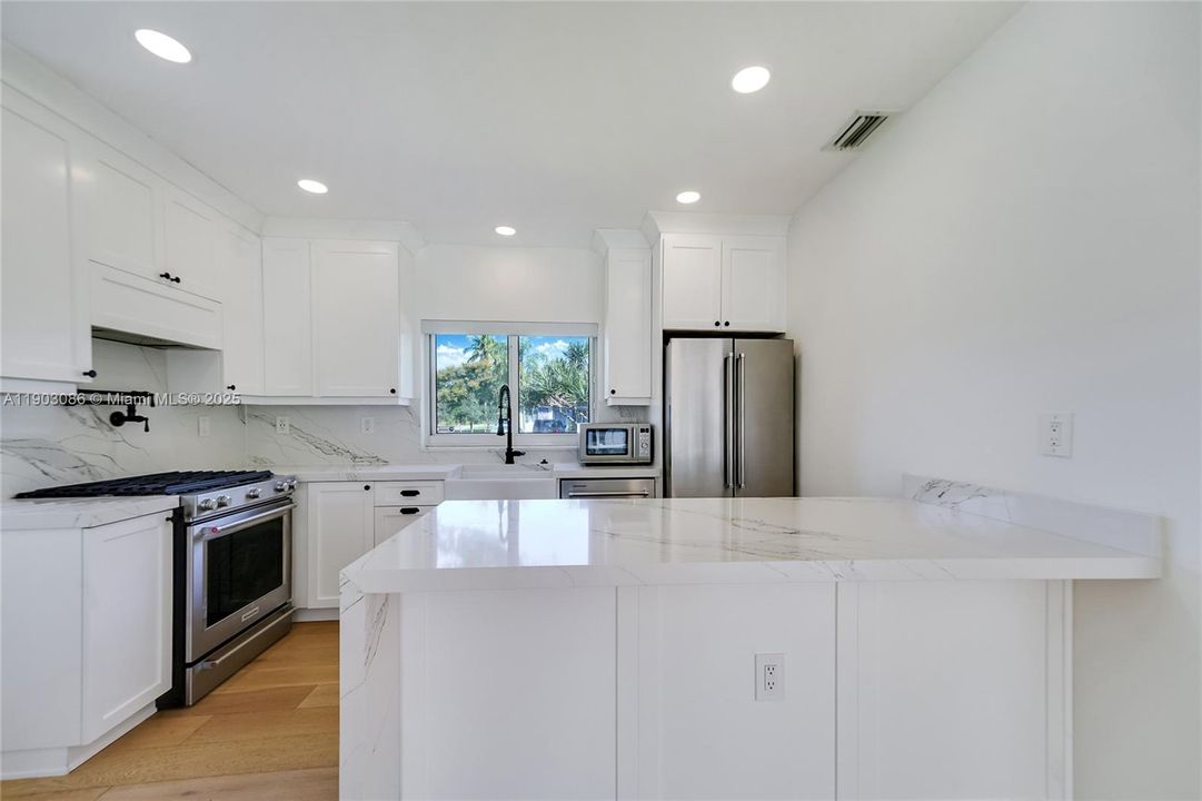 Recently Sold: $1,049,000 (3 beds, 2 baths, 1347 Square Feet)