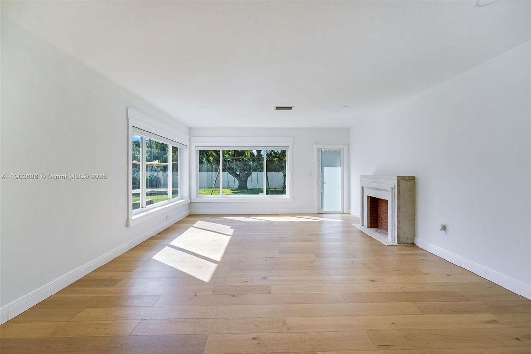 Recently Sold: $1,049,000 (3 beds, 2 baths, 1347 Square Feet)