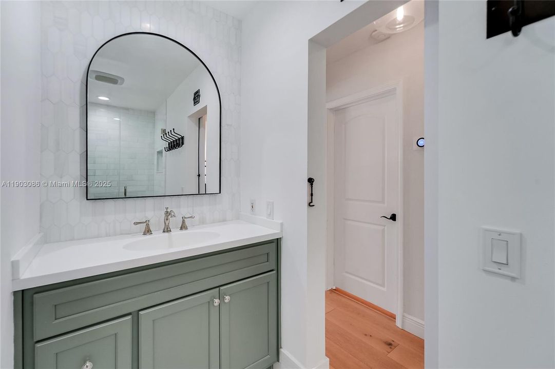 Recently Sold: $1,049,000 (3 beds, 2 baths, 1347 Square Feet)