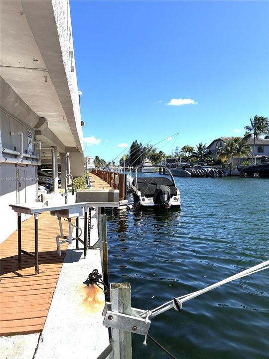 Active With Contract: $238,000 (1 beds, 1 baths, 756 Square Feet)