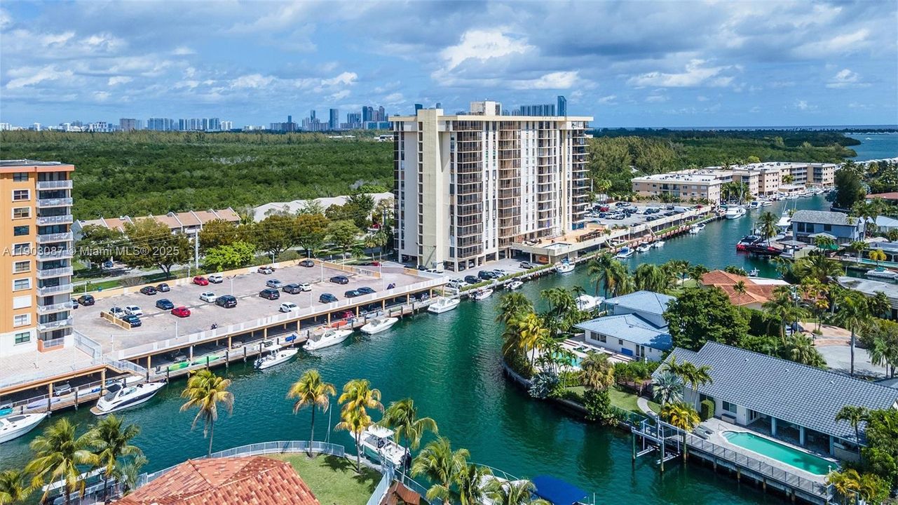 Active With Contract: $238,000 (1 beds, 1 baths, 756 Square Feet)