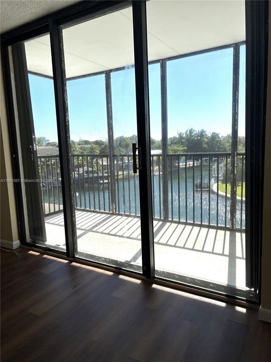 Active With Contract: $238,000 (1 beds, 1 baths, 756 Square Feet)