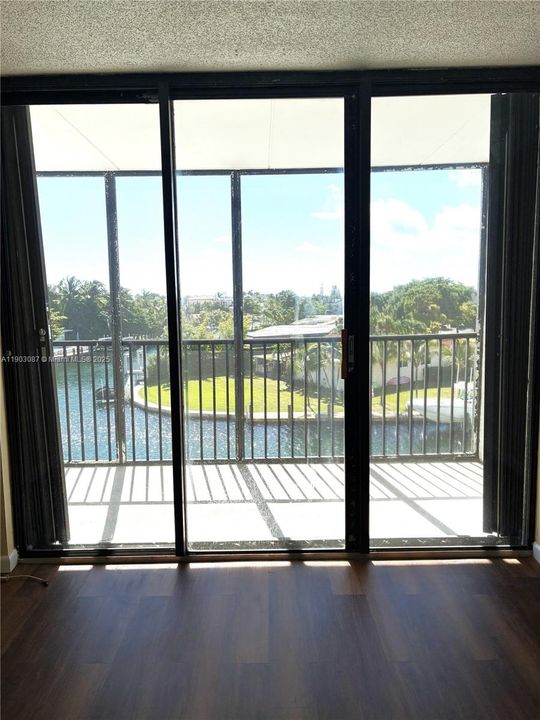 Active With Contract: $238,000 (1 beds, 1 baths, 756 Square Feet)