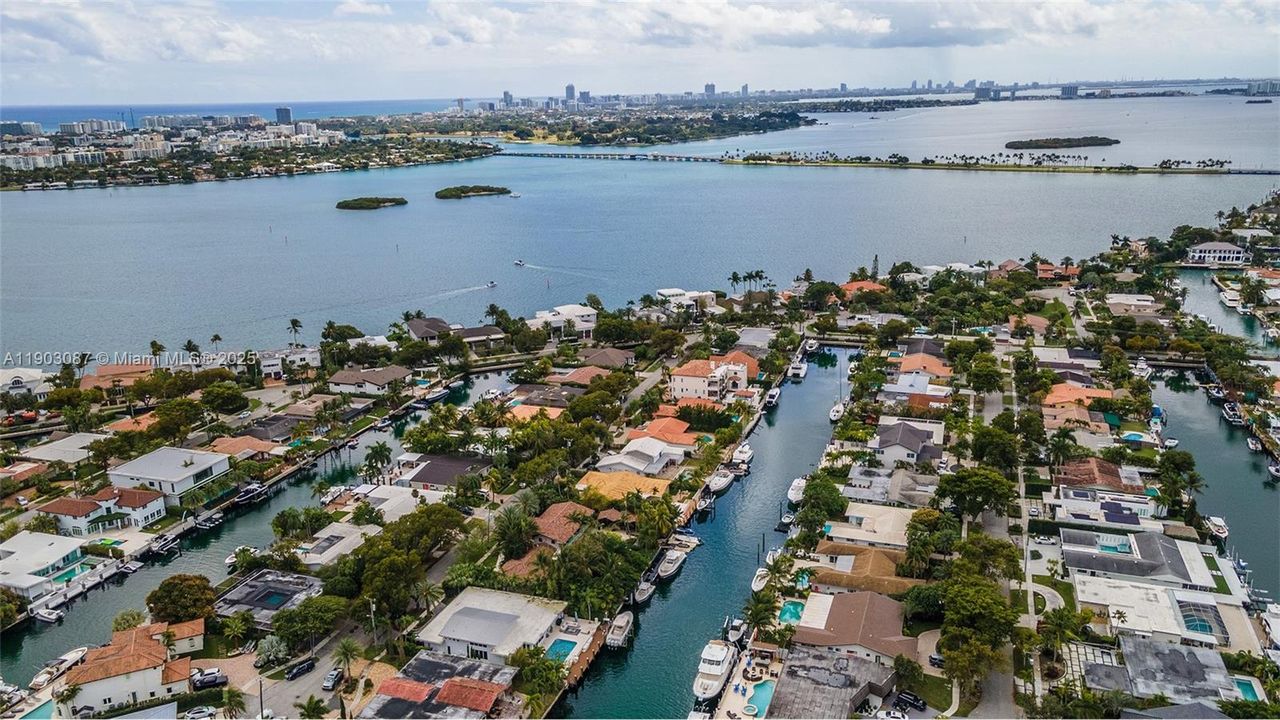 Active With Contract: $238,000 (1 beds, 1 baths, 756 Square Feet)