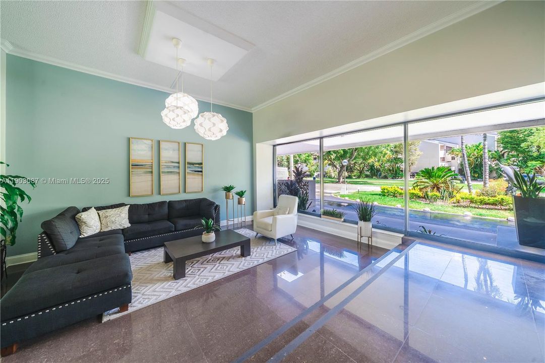 Active With Contract: $238,000 (1 beds, 1 baths, 756 Square Feet)