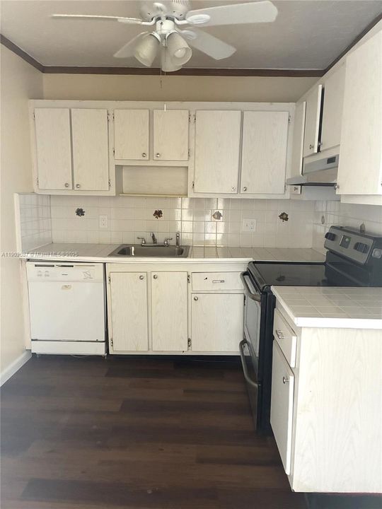 Active With Contract: $238,000 (1 beds, 1 baths, 756 Square Feet)