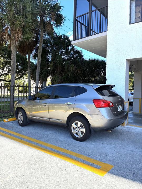 Active With Contract: $238,000 (1 beds, 1 baths, 756 Square Feet)