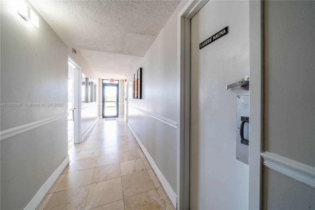 Active With Contract: $238,000 (1 beds, 1 baths, 756 Square Feet)