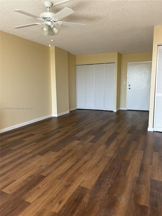 Active With Contract: $238,000 (1 beds, 1 baths, 756 Square Feet)