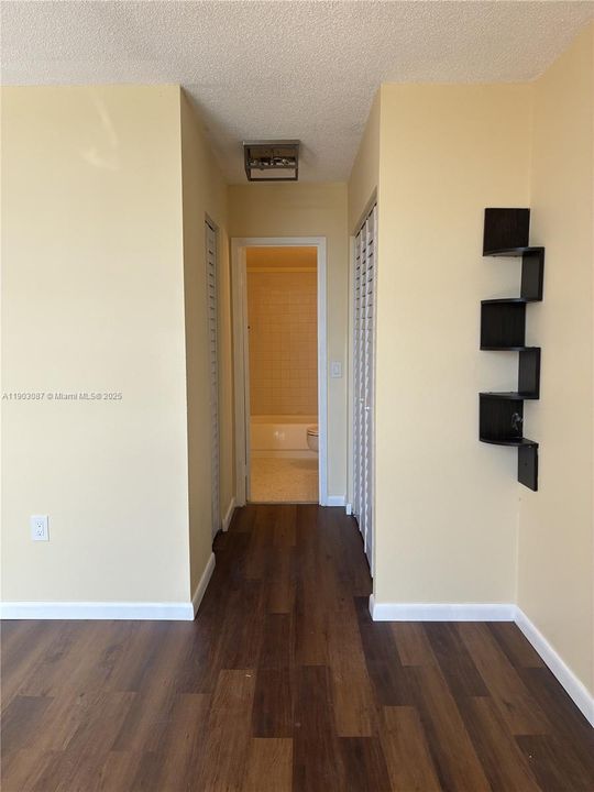 Active With Contract: $238,000 (1 beds, 1 baths, 756 Square Feet)