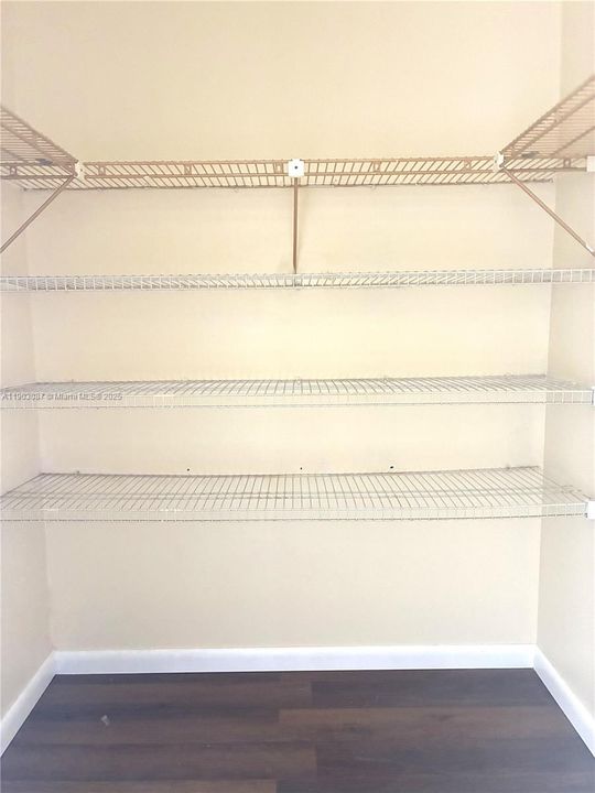 Active With Contract: $238,000 (1 beds, 1 baths, 756 Square Feet)