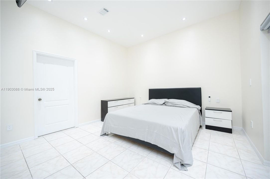 For Sale: $749,000 (3 beds, 2 baths, 1686 Square Feet)