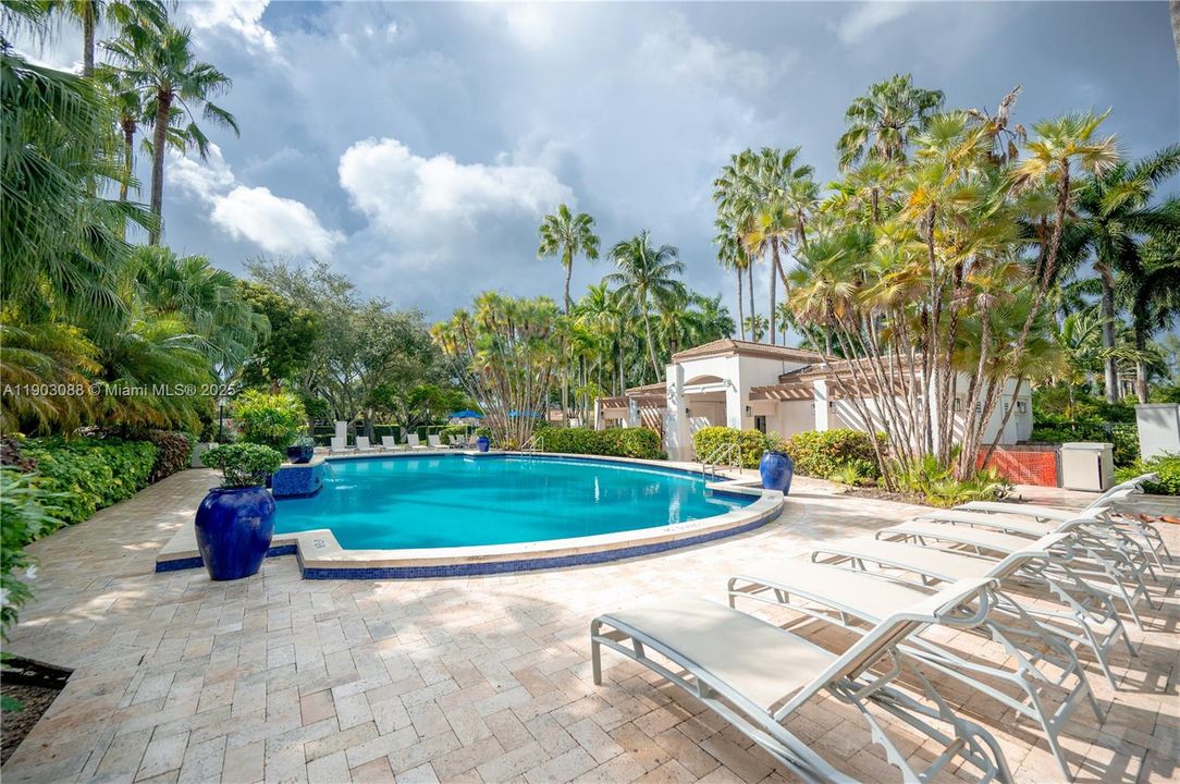 For Sale: $749,000 (3 beds, 2 baths, 1686 Square Feet)