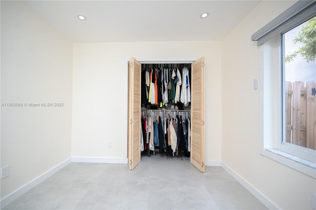 For Sale: $749,000 (3 beds, 2 baths, 1686 Square Feet)