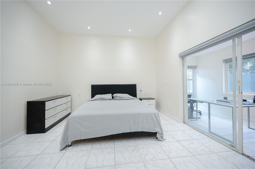 For Sale: $749,000 (3 beds, 2 baths, 1686 Square Feet)