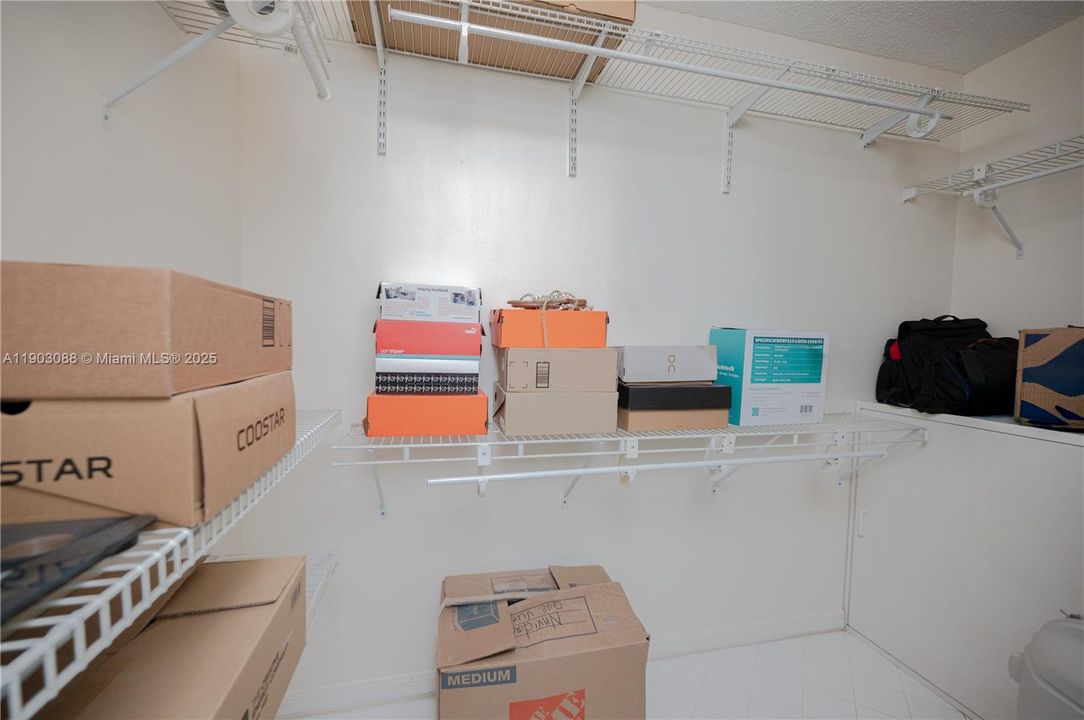 For Sale: $749,000 (3 beds, 2 baths, 1686 Square Feet)