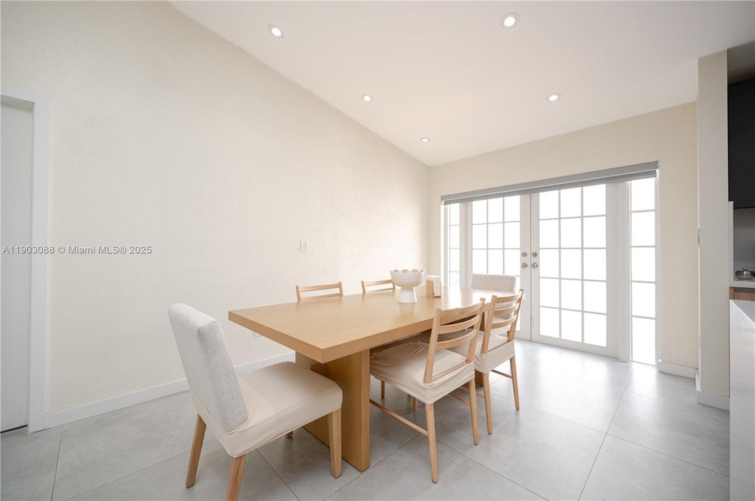 For Sale: $749,000 (3 beds, 2 baths, 1686 Square Feet)