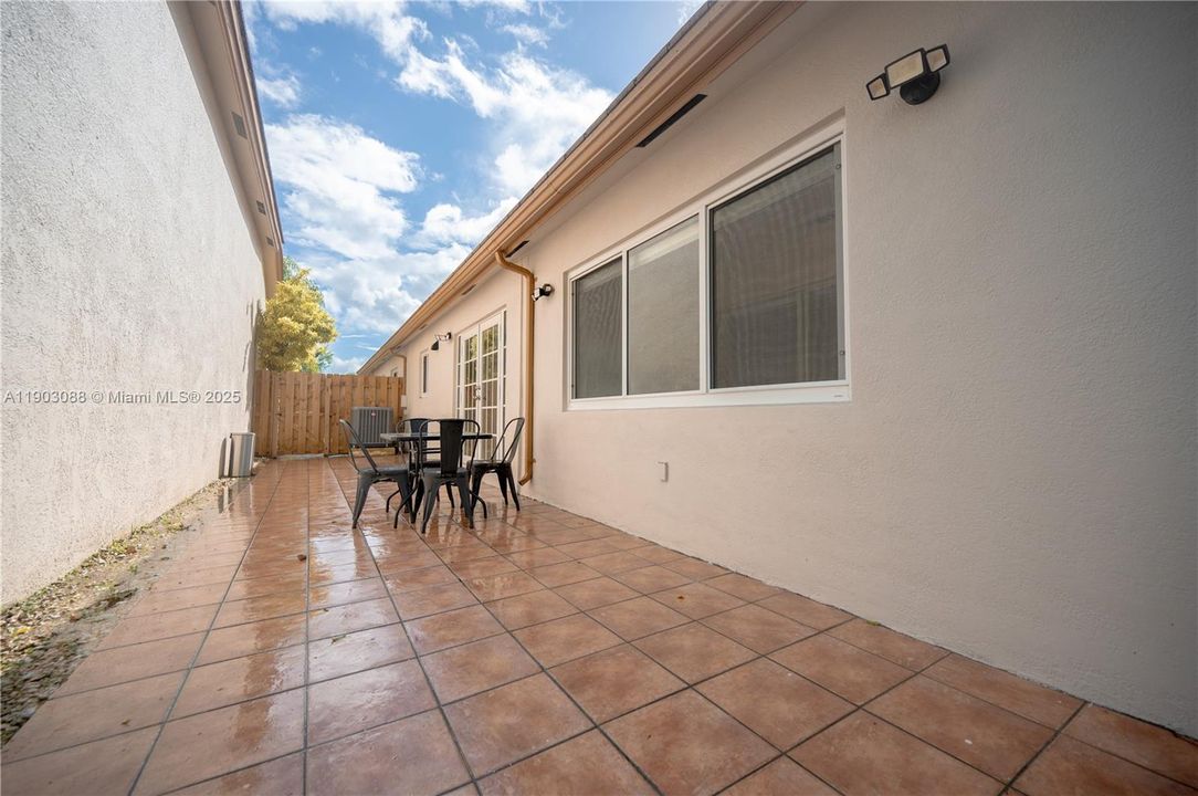 For Sale: $749,000 (3 beds, 2 baths, 1686 Square Feet)