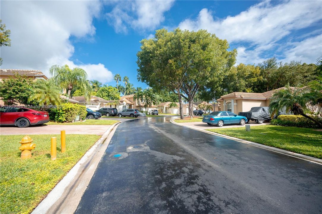 For Sale: $749,000 (3 beds, 2 baths, 1686 Square Feet)