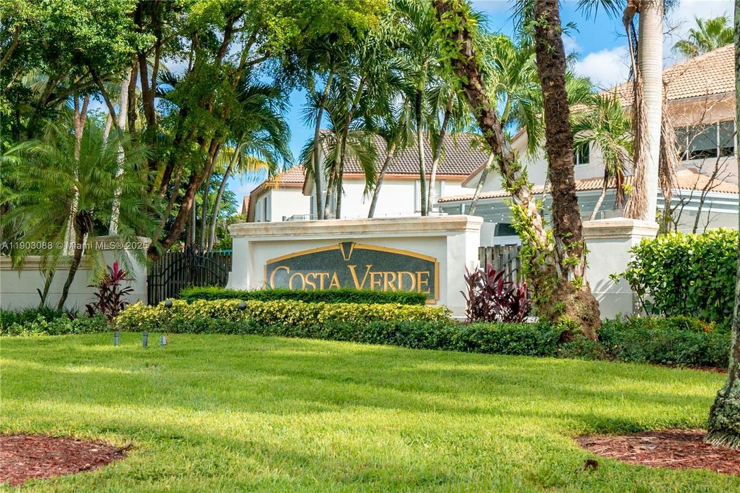 For Sale: $749,000 (3 beds, 2 baths, 1686 Square Feet)