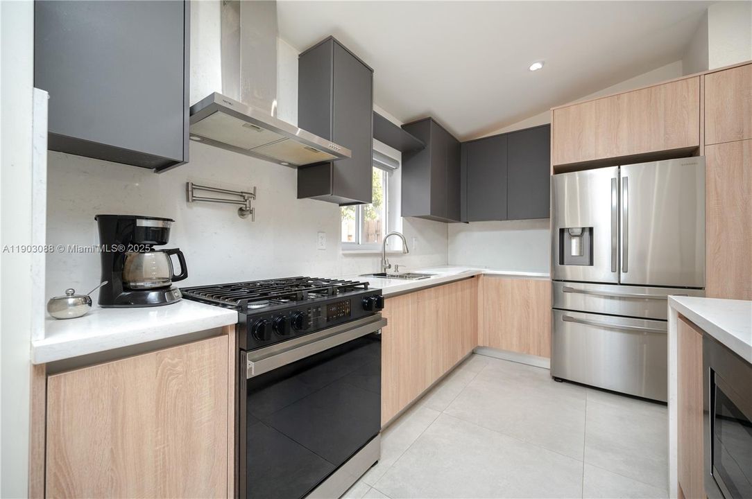 For Sale: $749,000 (3 beds, 2 baths, 1686 Square Feet)