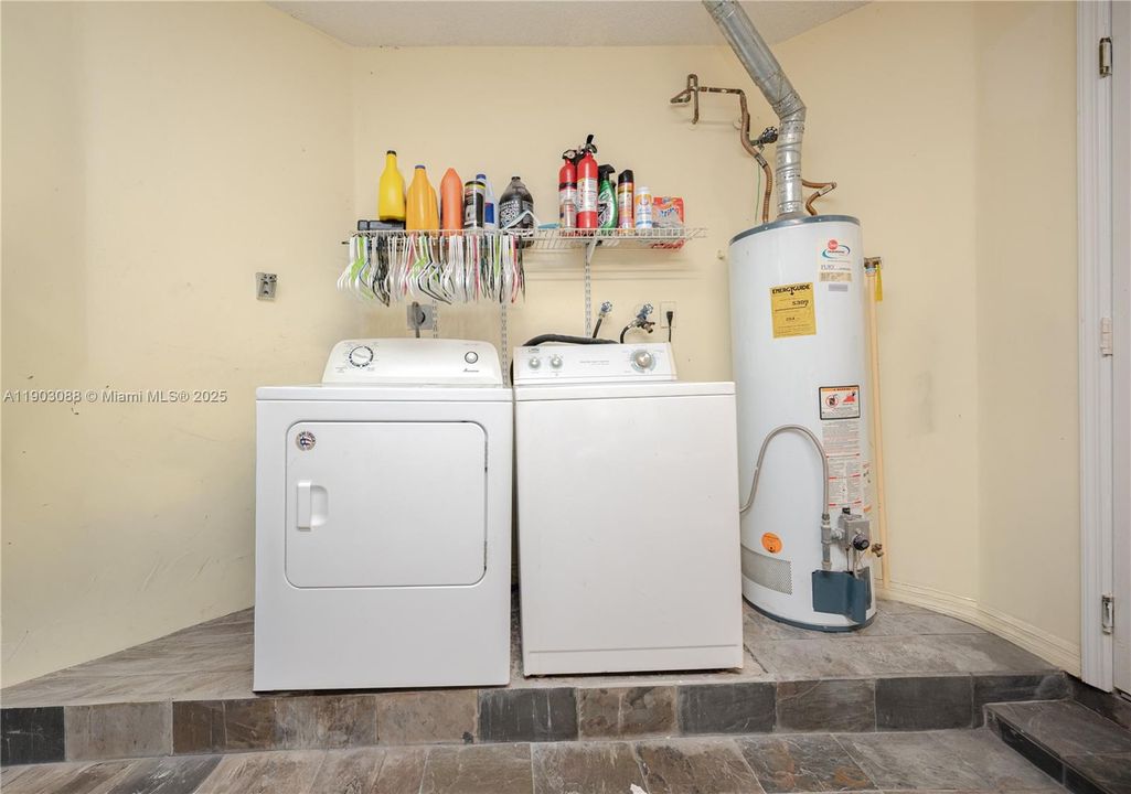 For Sale: $749,000 (3 beds, 2 baths, 1686 Square Feet)