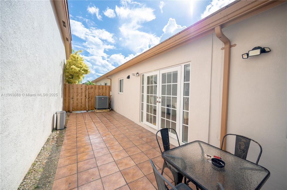 For Sale: $749,000 (3 beds, 2 baths, 1686 Square Feet)