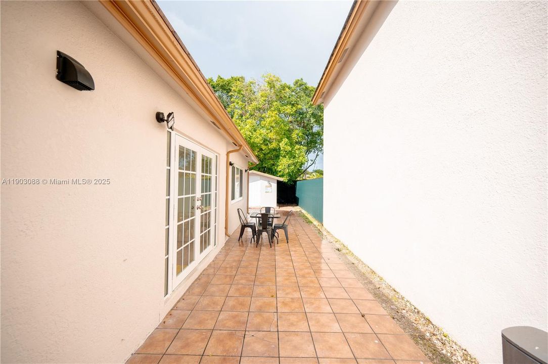 For Sale: $749,000 (3 beds, 2 baths, 1686 Square Feet)