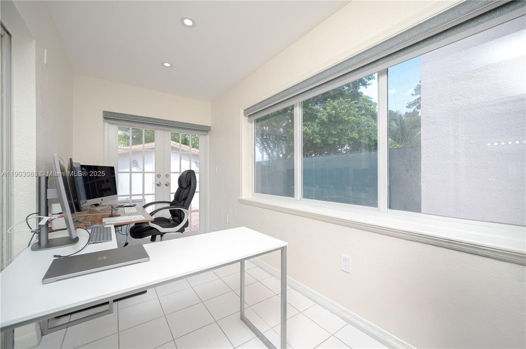 For Sale: $749,000 (3 beds, 2 baths, 1686 Square Feet)