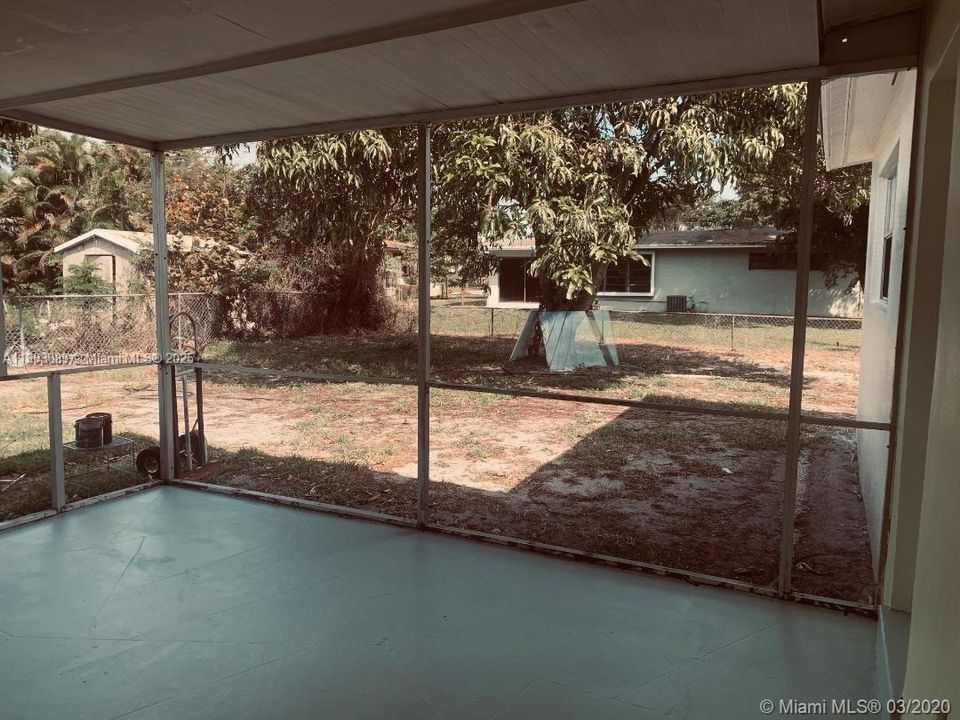 Recently Rented: $2,000 (3 beds, 2 baths, 1304 Square Feet)