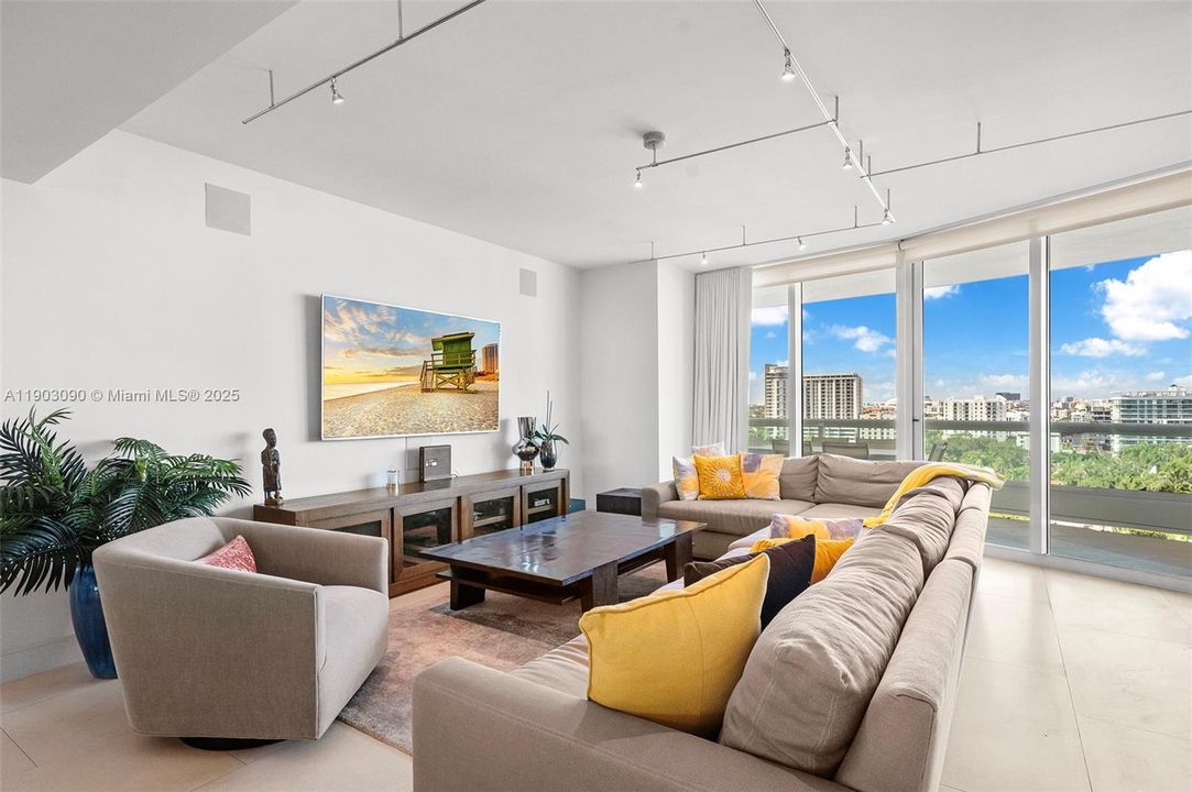 Active With Contract: $3,250,000 (3 beds, 4 baths, 3170 Square Feet)