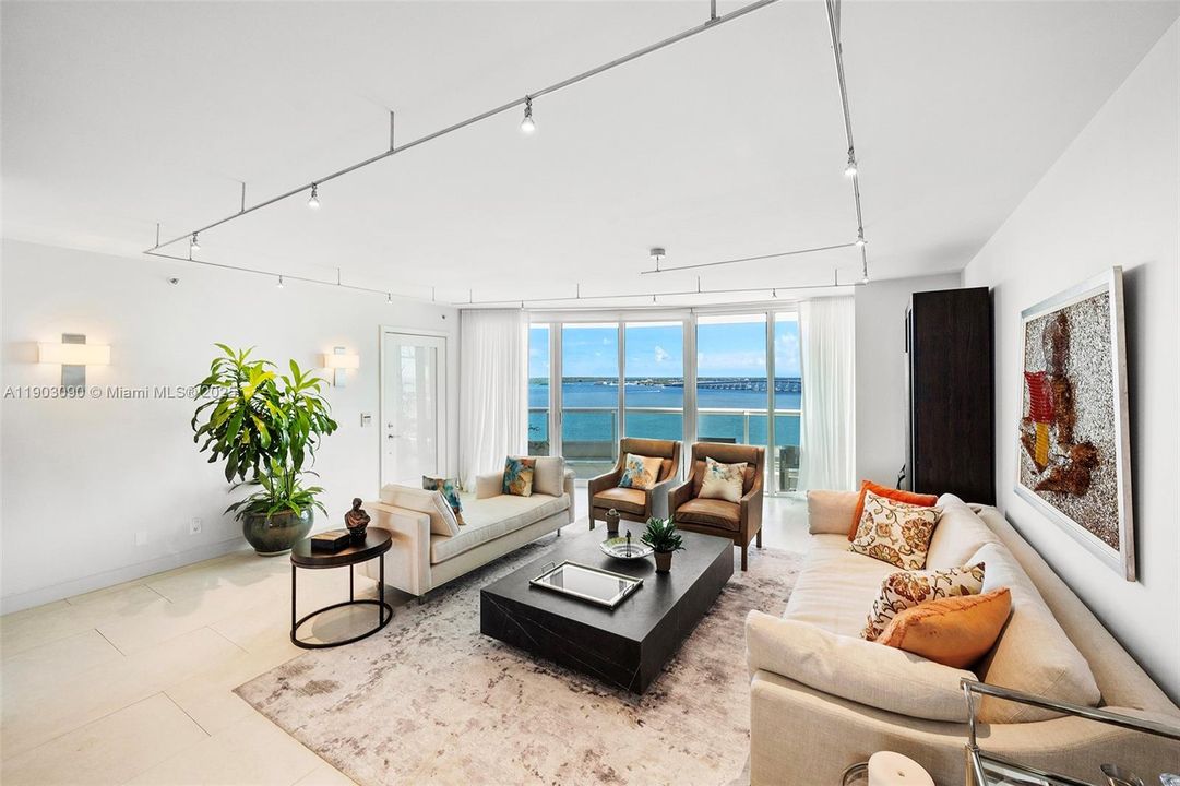 Active With Contract: $3,250,000 (3 beds, 4 baths, 3170 Square Feet)