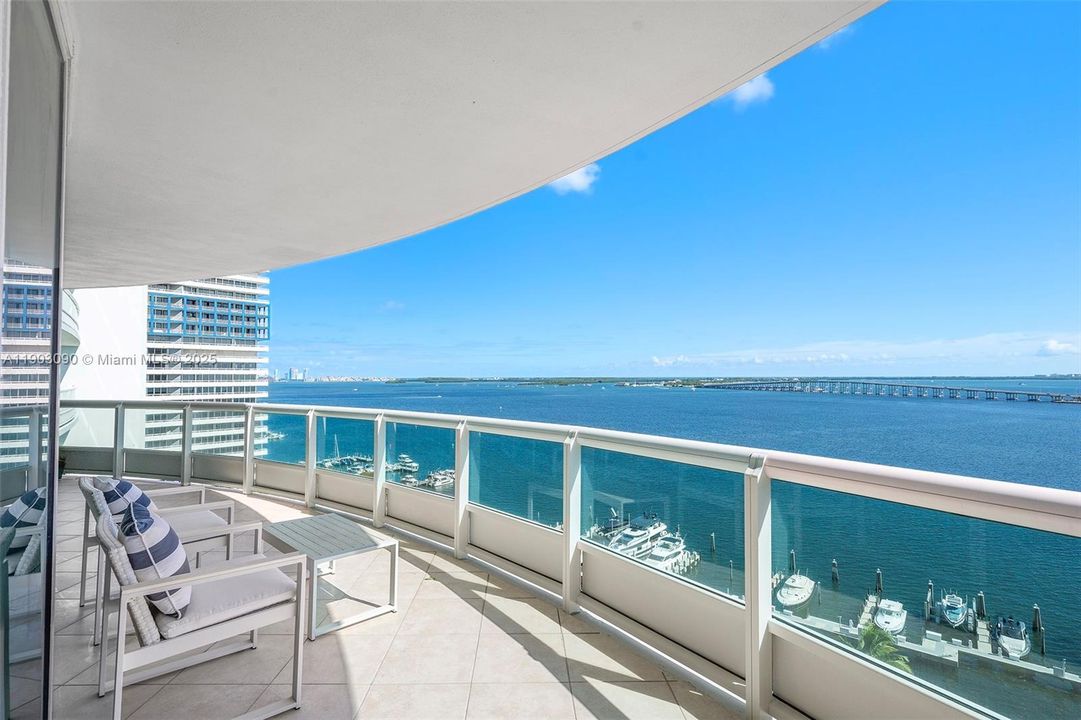 Active With Contract: $3,250,000 (3 beds, 4 baths, 3170 Square Feet)
