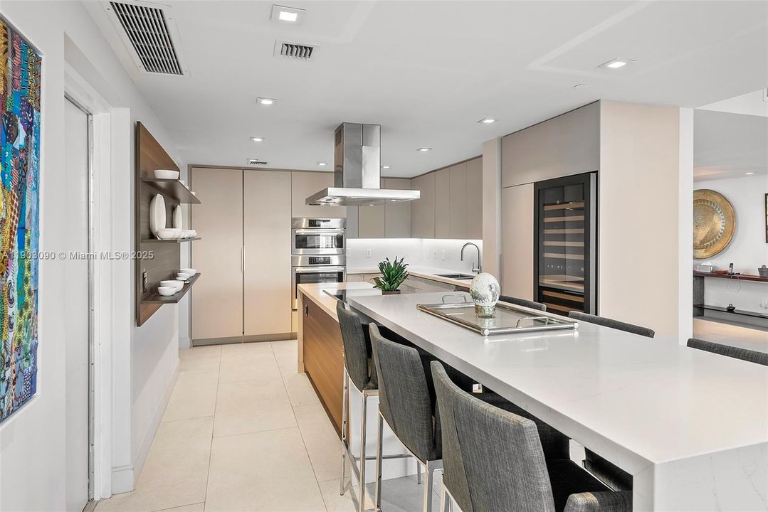 Active With Contract: $3,250,000 (3 beds, 4 baths, 3170 Square Feet)