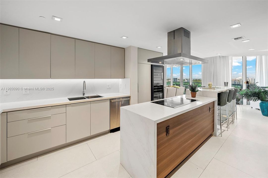 Active With Contract: $3,250,000 (3 beds, 4 baths, 3170 Square Feet)