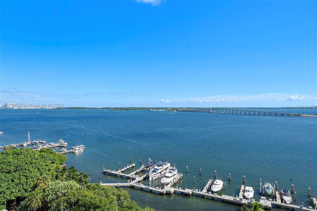 Active With Contract: $3,250,000 (3 beds, 4 baths, 3170 Square Feet)