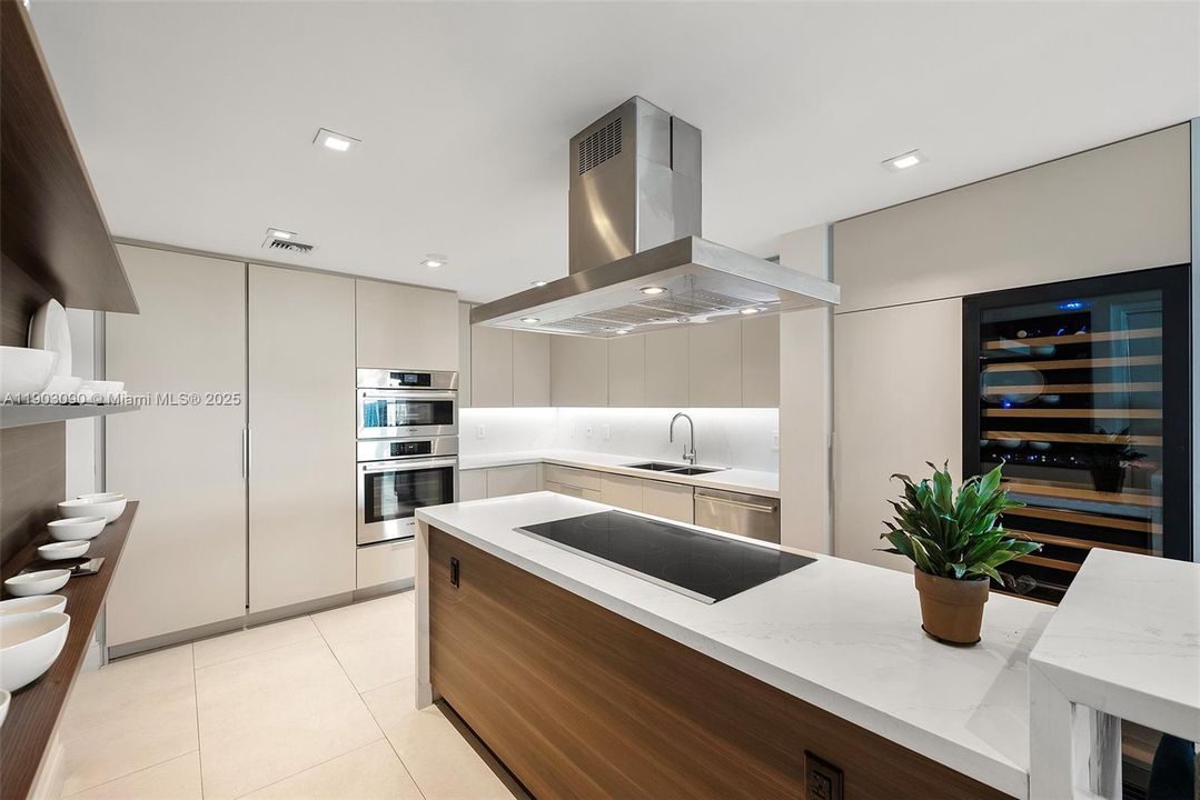 Active With Contract: $3,250,000 (3 beds, 4 baths, 3170 Square Feet)