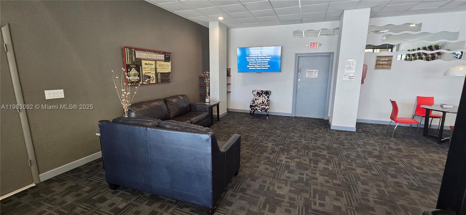 出租: $2,400 (2 贝兹, 2 浴室, 1094 平方英尺)