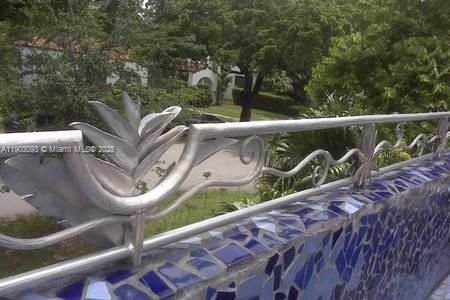 For Rent: $2,400 (1 beds, 1 baths, 700 Square Feet)