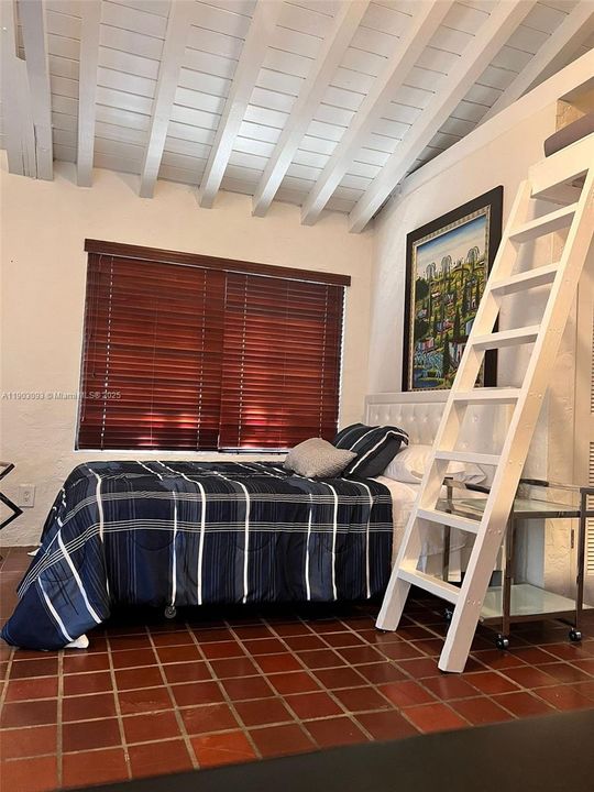 For Rent: $2,400 (1 beds, 1 baths, 700 Square Feet)