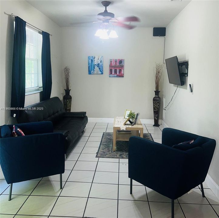 最近租的: $2,000 (2 贝兹, 1 浴室, 0 平方英尺)