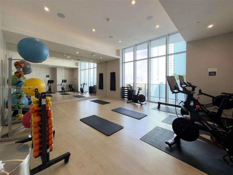 待售: $795,000 (2 贝兹, 2 浴室, 1178 平方英尺)