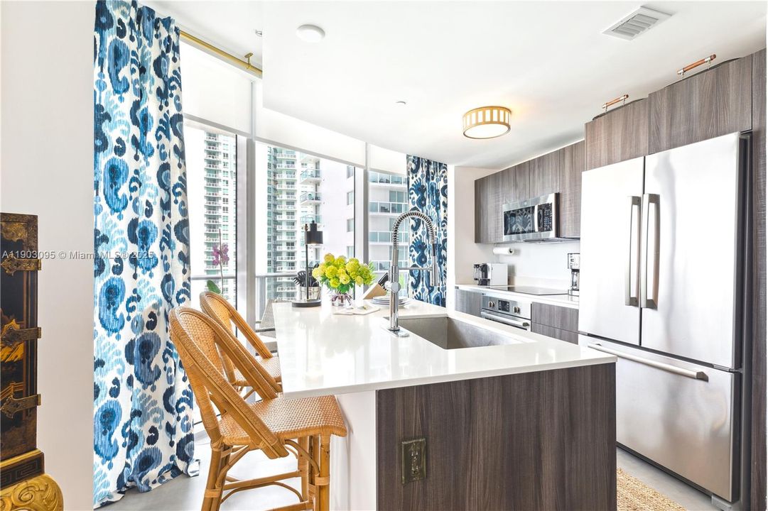 待售: $795,000 (2 贝兹, 2 浴室, 1178 平方英尺)