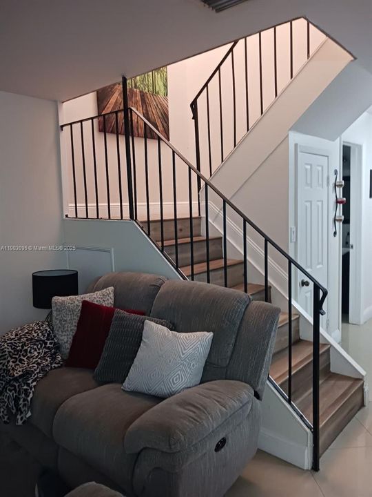 For Sale: $397,000 (4 beds, 2 baths, 1522 Square Feet)