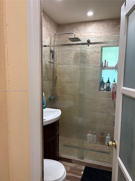 For Sale: $450,000 (3 beds, 1 baths, 816 Square Feet)