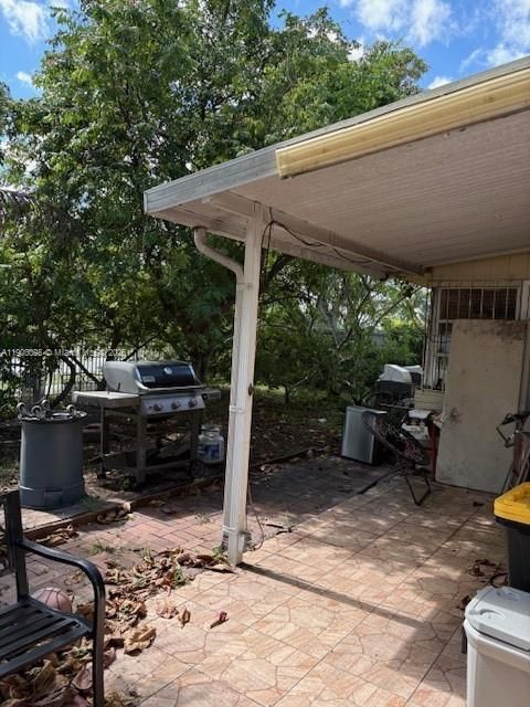 For Sale: $450,000 (3 beds, 1 baths, 816 Square Feet)