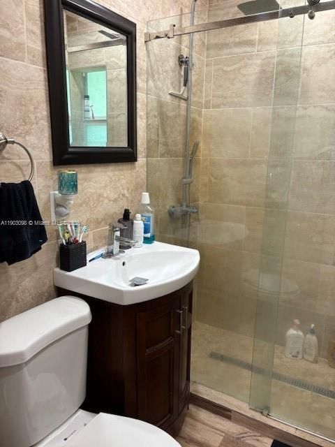 For Sale: $450,000 (3 beds, 1 baths, 816 Square Feet)