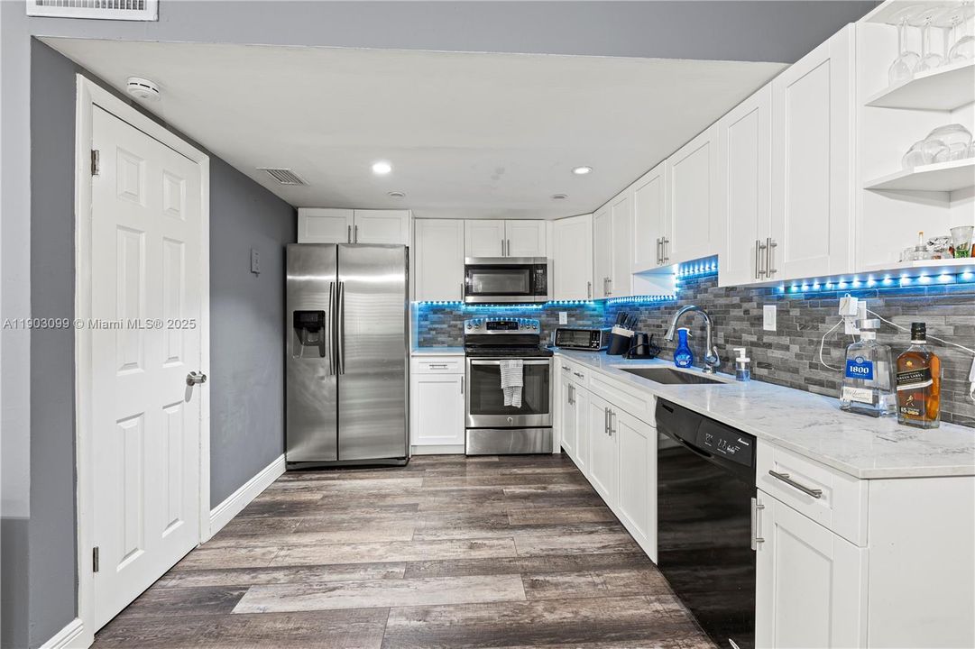 For Sale: $364,000 (3 beds, 2 baths, 1590 Square Feet)